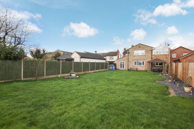 4 bed detached house