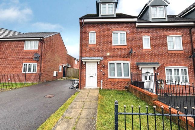 3 bedroom town house for sale