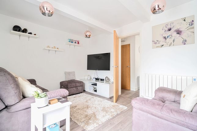 1 bedroom semi-detached house for sale