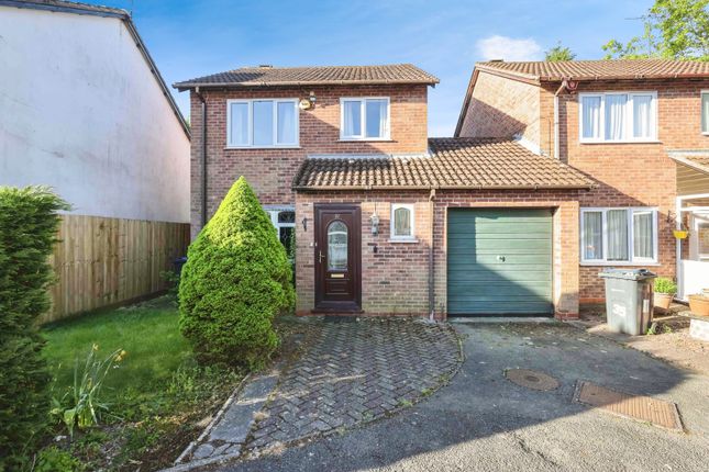 3 bed link detached house