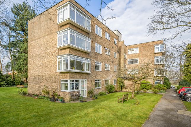 Buckingham Close, Guildford, Surrey, GU1 2 bed apartment for sale