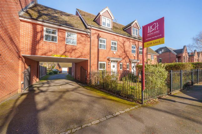 3 bedroom town house for sale