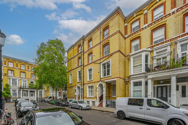 Cheniston Gardens, High Street... 1 bed flat for sale
