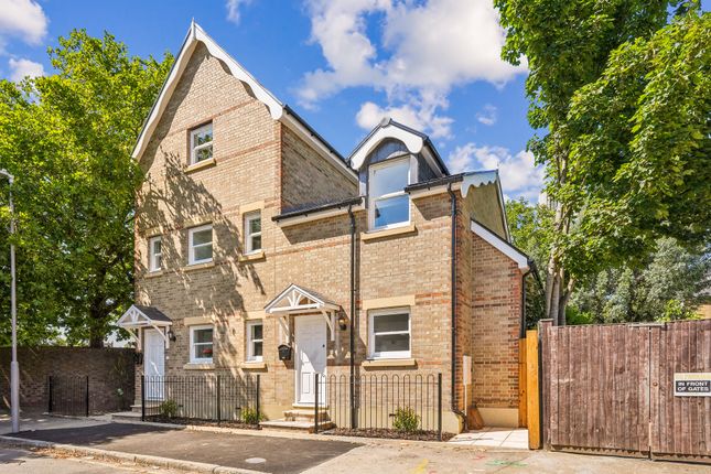 Littlefield Close, Kingston Upon... 2 bed semi