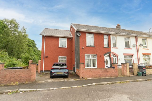 4 bedroom end of terrace house for sale