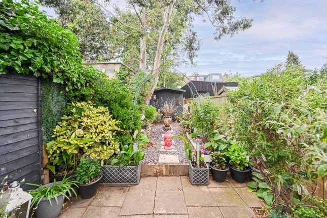 Markhouse Road, Walthamstow, London, E17 3 bed terraced house for sale