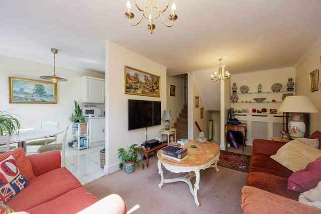 Semley House, Semley Place, London, SW1W 3 bed apartment for sale