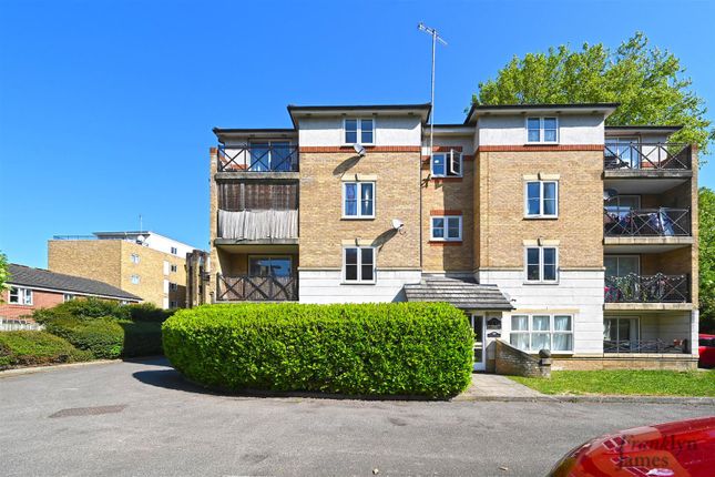 Stoneyard Lane, London, E14 2 bed apartment for sale