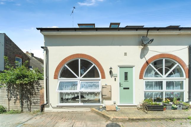 2 bedroom mews property for sale