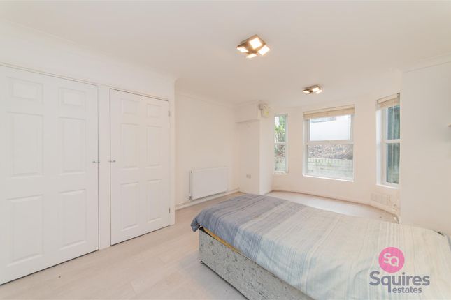 Second Avenue, Hendon, London 3 bed flat for sale