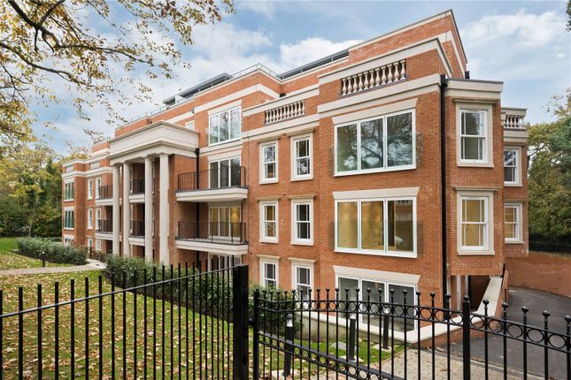 Gower Road, Weybridge, Surrey, KT13 3 bed apartment for sale