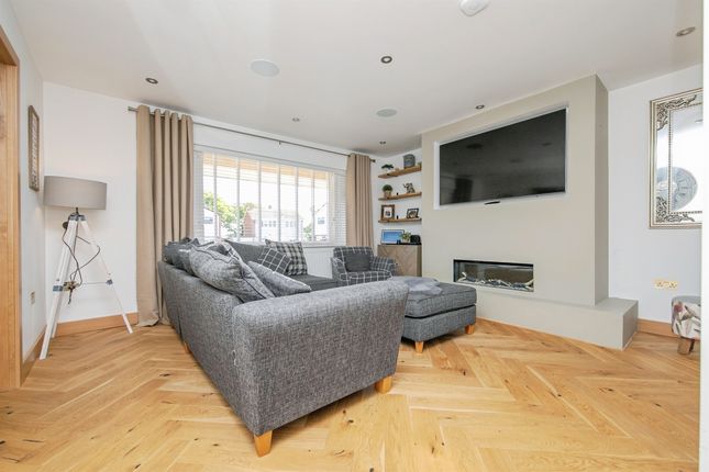 4 bed detached house