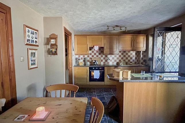 3 bed end terrace house