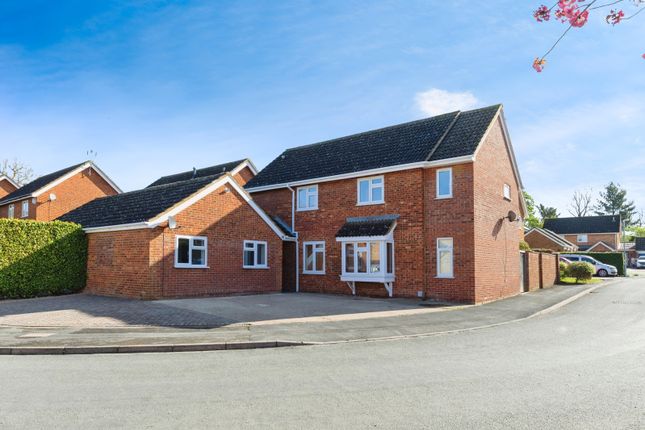 4 bed detached house