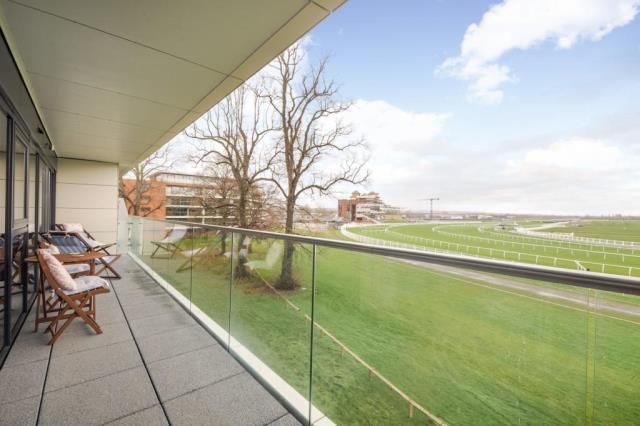 Newbury,  Berkshire,  RG14 2 bed flat for sale