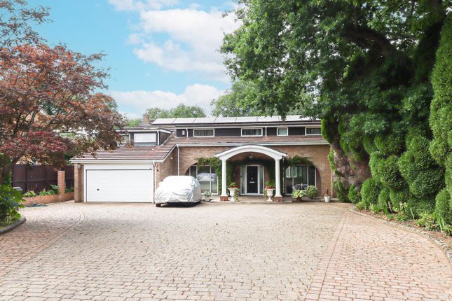 Oakway, Studham, Bedfordshire, LU6 5 bed detached house for sale