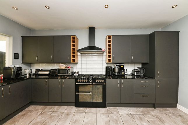 4 bedroom terraced house for sale