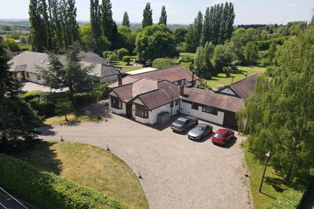 5 bed detached house