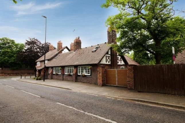 Greensbridge Lane, Tarbock Green... 5 bed semi