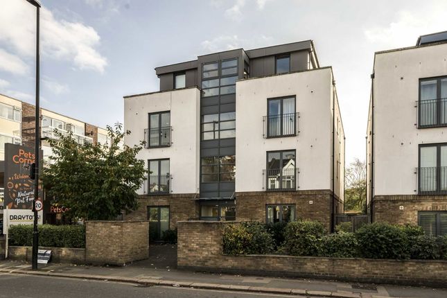 Gunnersbury Lane, London W3 2 bed flat for sale
