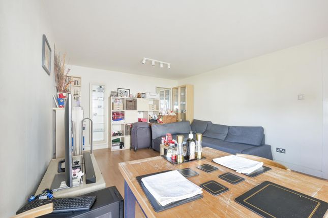 Barrier Point, London, E16 2 bed apartment for sale