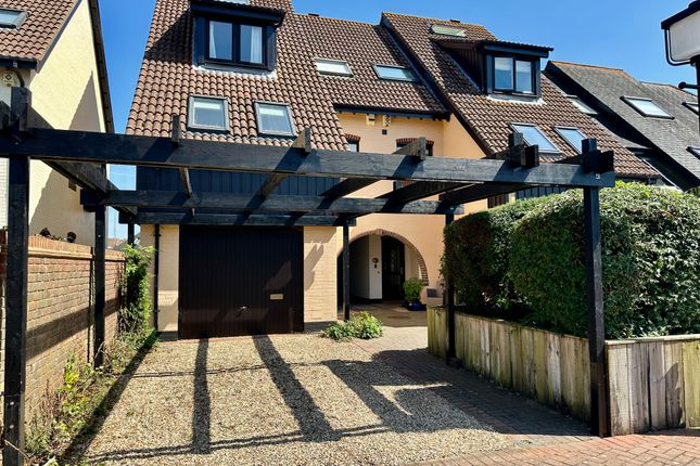 Astra Court, Hythe, Southampton 3 bed townhouse for sale