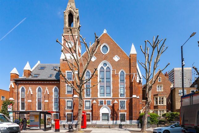 St James Court, Bethnal Green Road... 2 bed flat for sale