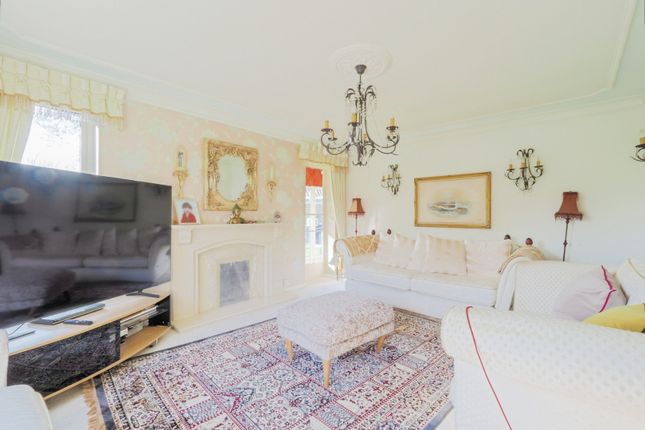 5 bed detached house