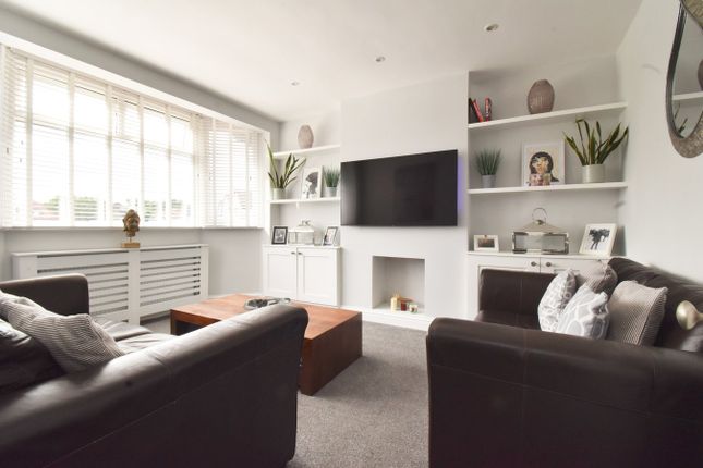 Brampton Gardens, Hersham Village, KT12 2 bed maisonette for sale