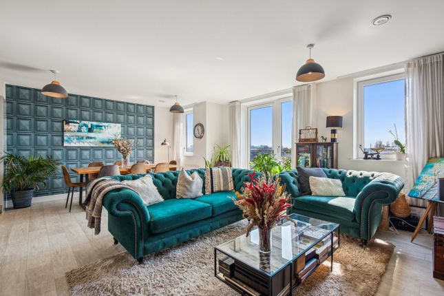 Knightwood Court, Colonnade Gardens... 2 bed flat for sale