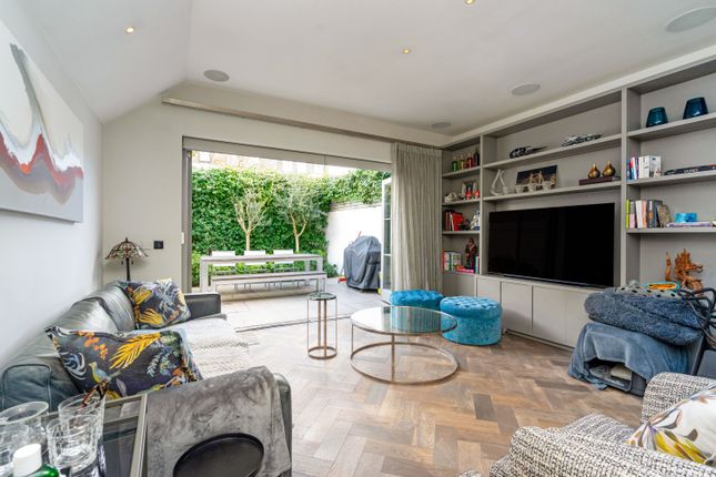 3 bedroom maisonette for sale