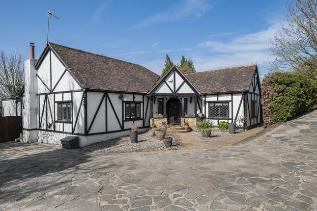 Leaves Green Road, Keston, BR2 4 bed detached house for sale
