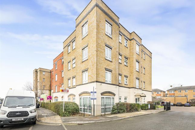 Holyhead Mews, Cippenham 2 bed flat for sale