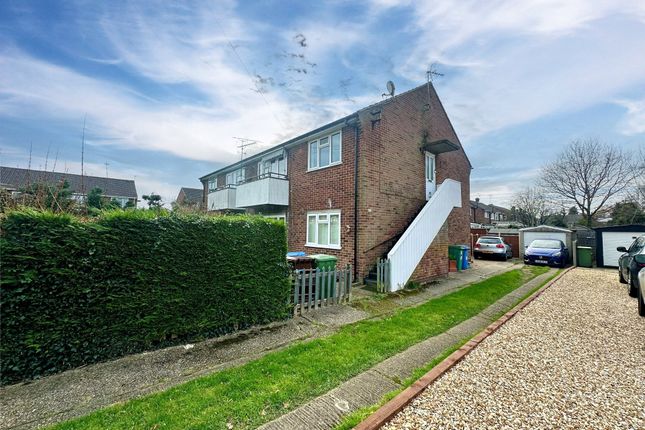 Beta Road, Farnborough, Hampshire, GU14 2 bed maisonette for sale