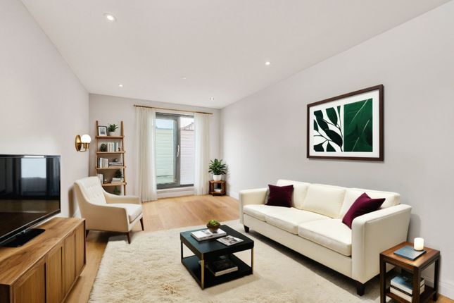 Kingston Road, London, SW20 2 bed flat for sale