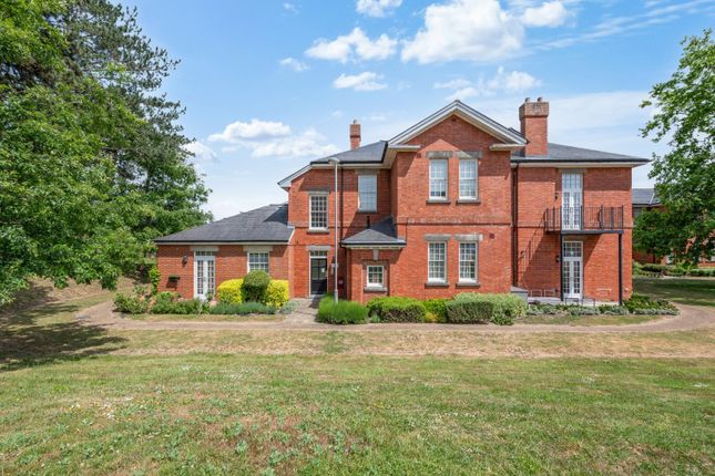 Glanville Way, Epsom 2 bed flat for sale