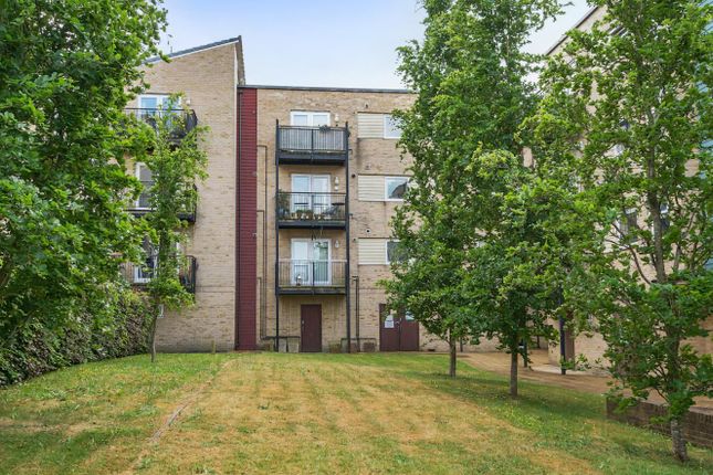 Hut Farm Place, Chandler's Ford 2 bed flat for sale