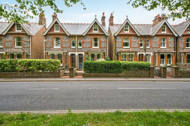 New Park Road, Chichester, PO19 3 bed semi
