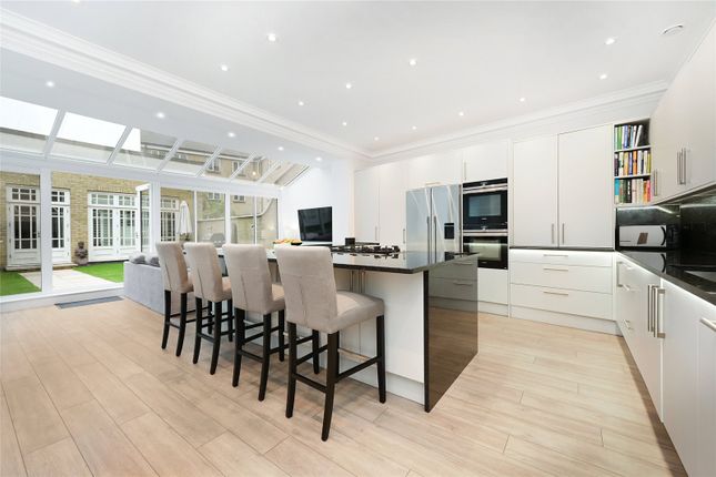6 bed detached house