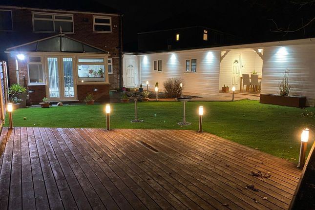 Hillary Avenue, Heald Green SK8 3AF 4 bed semi