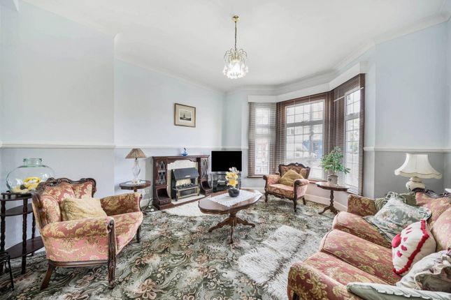 Perry HIll, Catford, London, SE6 2 bed maisonette for sale