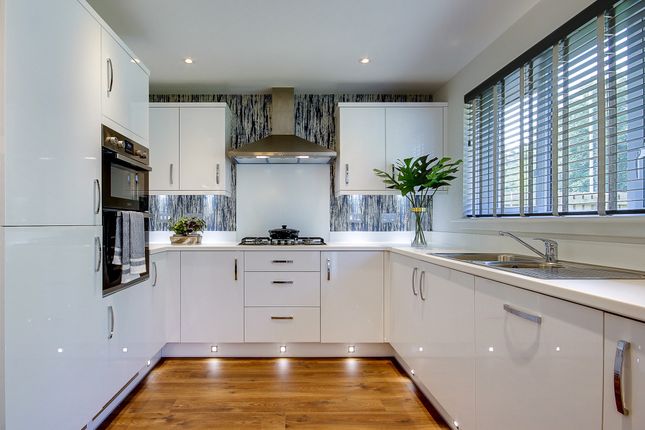 4 bed detached house
