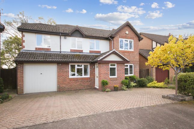 Dexter Drive, East Grinstead, RH19 4 bed detached house for sale