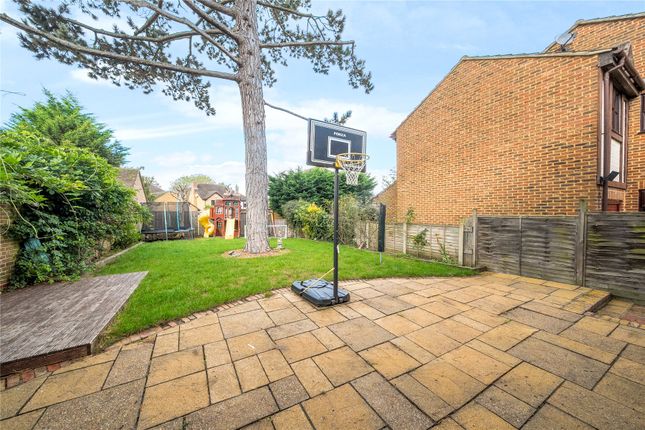 4 bed detached house