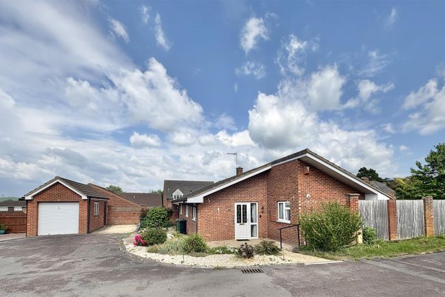 Walton Close, Gloucester GL4 3 bed detached bungalow for sale