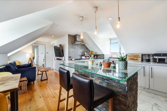 High Street, Colliers Wood SW19 2 bed flat for sale