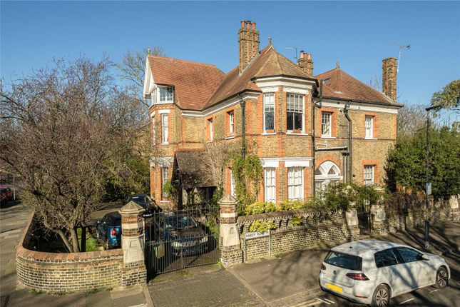 Westcombe Park Road, Blackheath, SE3 2 bed apartment for sale