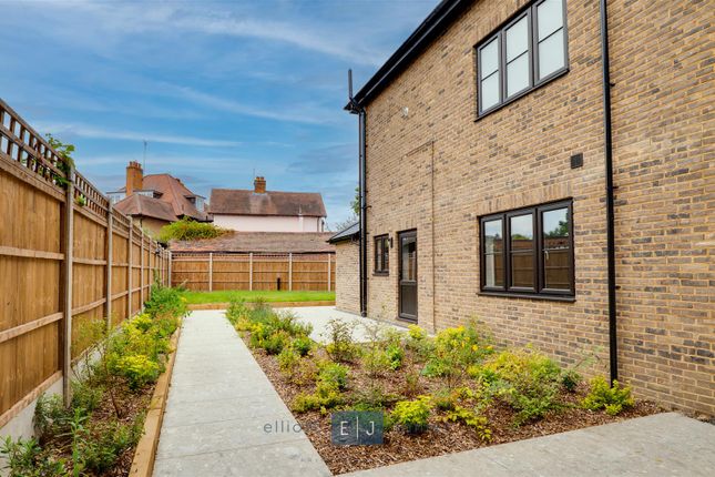 Freya Lodge, Loughton IG10 1 bed apartment for sale
