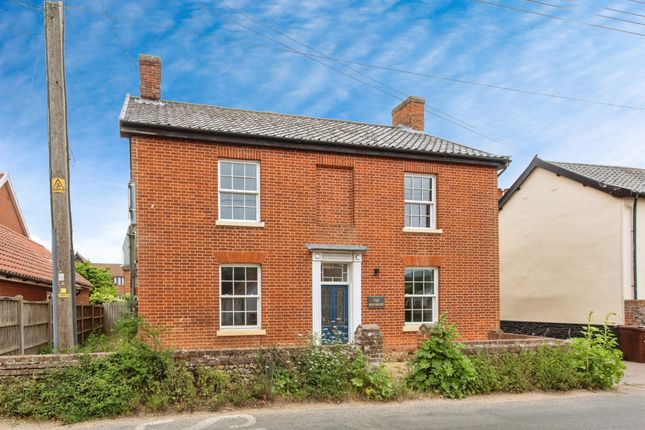 4 bed detached house