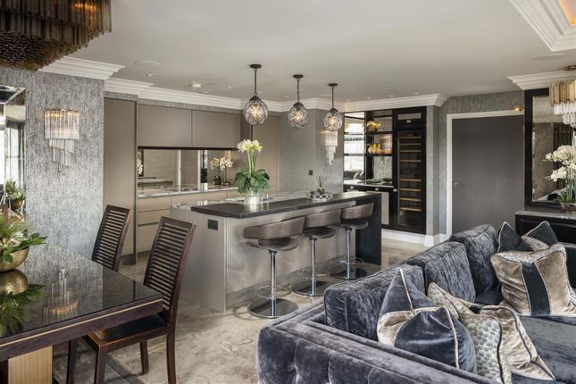 Regents Quay, Bowman Lane, Leeds LS10 2 bed penthouse for sale